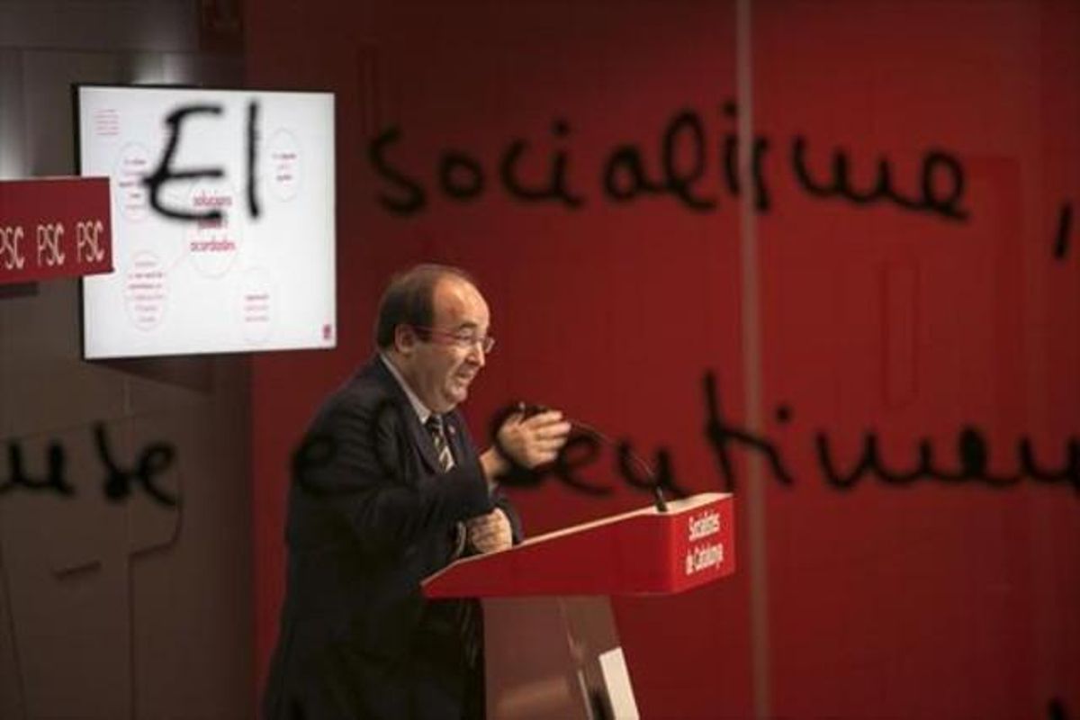 El primer secretario del PSC, Miquel Iceta, en rueda de prensa en la sede del partido, ayer en Barcelona. El primer secretario del PSC, Miquel Iceta, en rueda de prensa en la sede del partido, ayer en Barcelona.