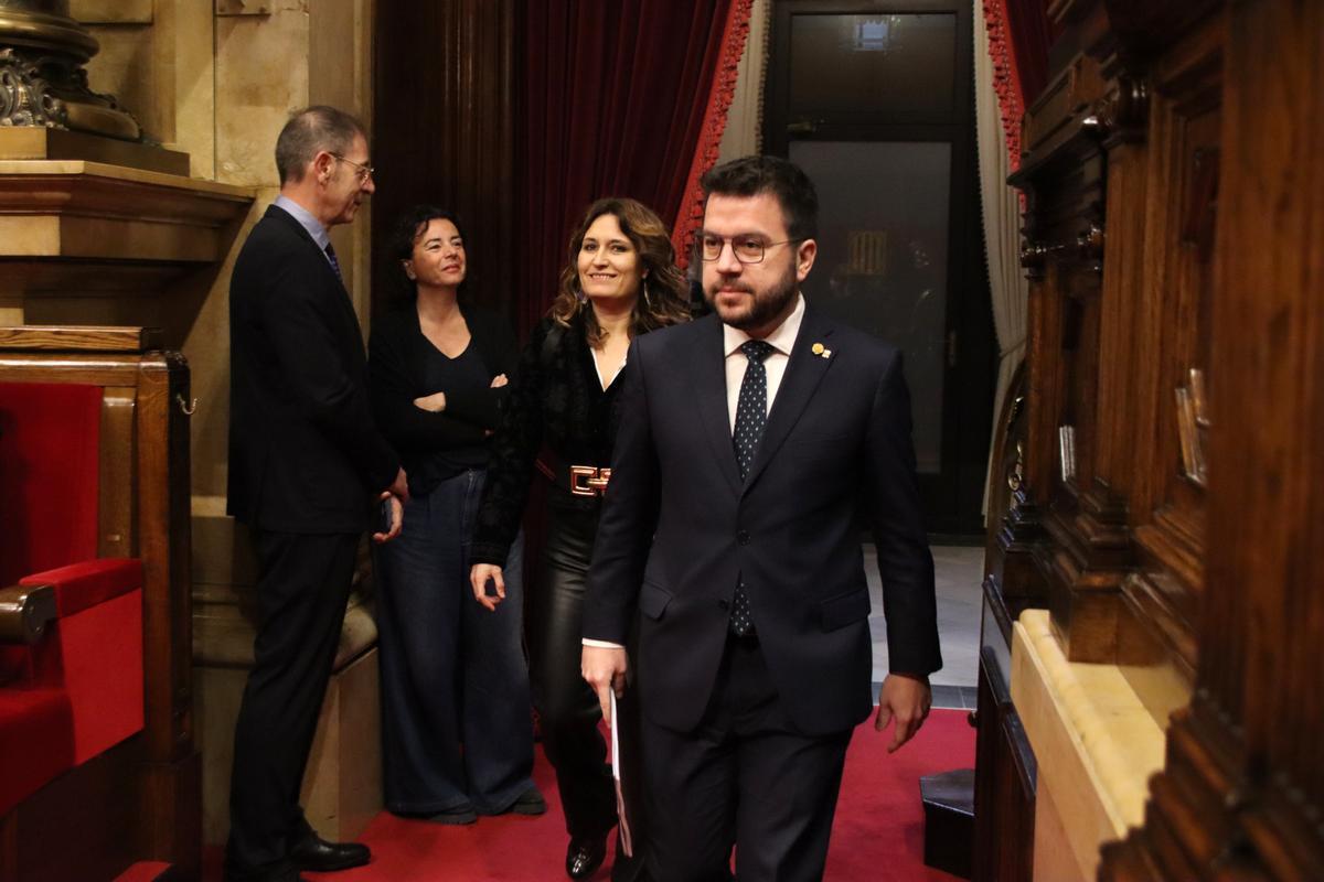 El ’president’ de la Generalitat, Pere Aragonès, entrando en el pleno del Parlament