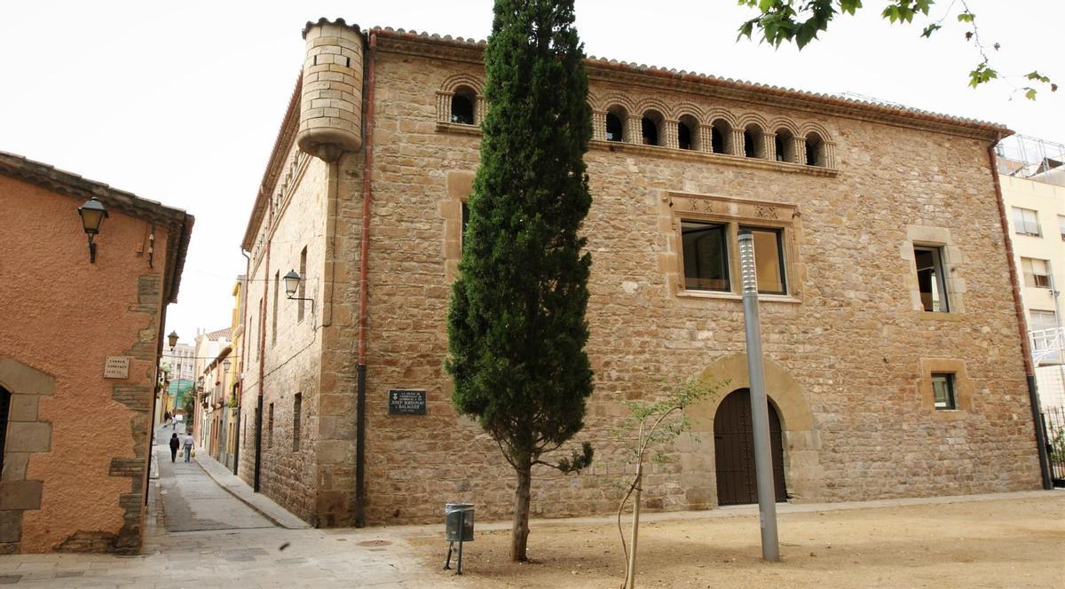 Fachada del edificio l’Harmonia de L’Hospitalet de Llobregat.