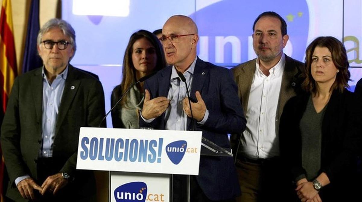 El candidato de Unió, Josep Antoni Duran Lleida, durante su intervención tras conocer los resultados obtenidos en las elecciones del 20-D.
