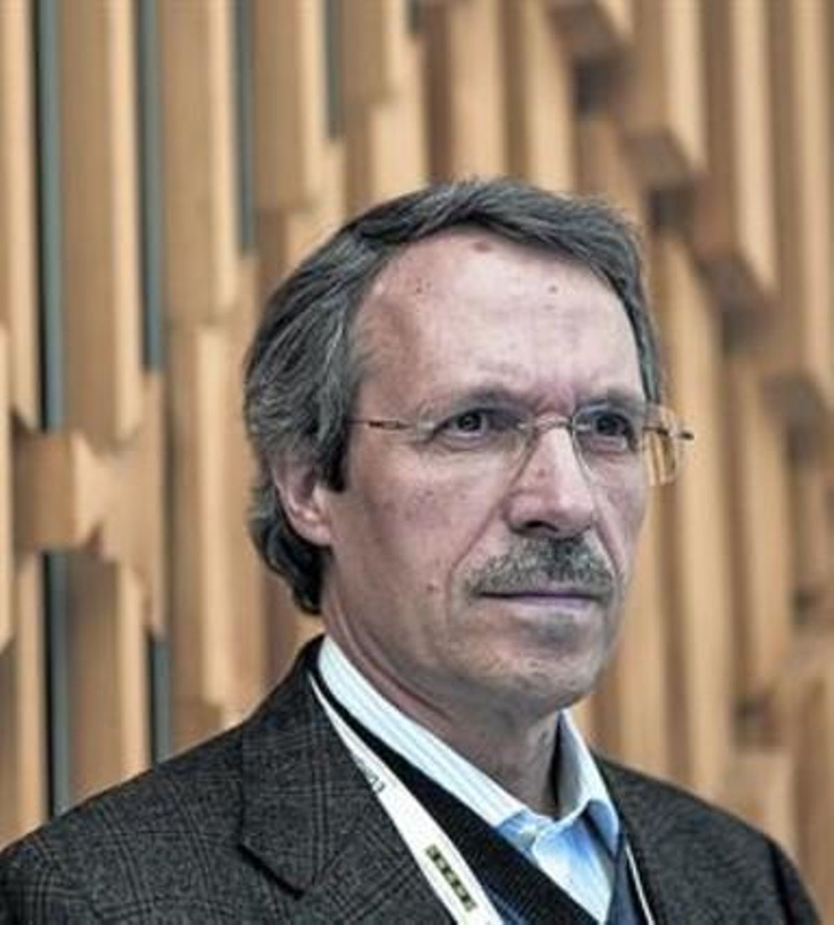 Josep Dalmau, investigador del IDIBAPS (izquierda) y Domingo Escudero, exjefe de Neurología en Can Ruti y afectado por una encefalitis autoinmune. Josep Dalmau, investigador del IDIBAPS (izquierda) y Domingo Escudero, exjefe de Neurología en Can Ruti y afectado por una encefalitis autoinmune.
