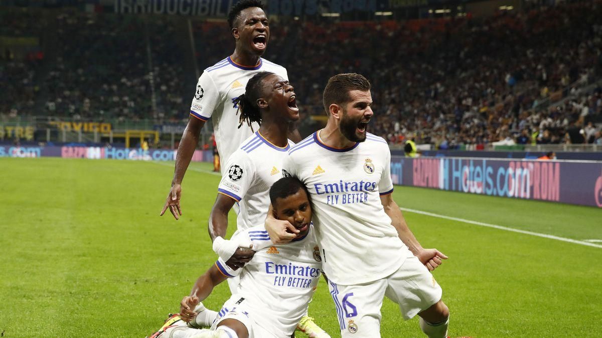 Los jugadores del Madrid celebran el gol de Rodrygo al Inter en el minuto 89. Los jugadores del Madrid celebran el gol de Rodrygo al Inter en el minuto 89.