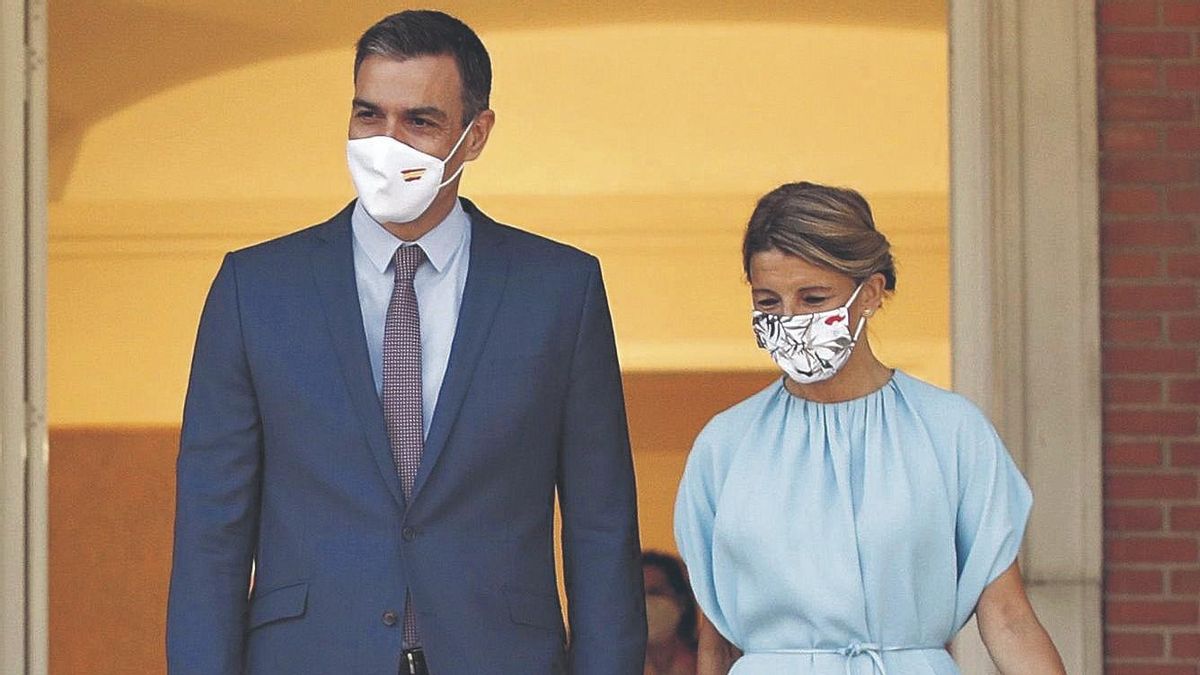 El presidente del Gobierno, Pedro Sánchez, y la vicepresidenta segunda, Yolanda Díaz, el pasado 13 de julio, en la Moncloa. El presidente del Gobierno, Pedro Sánchez, y la vicepresidenta segunda, Yolanda Díaz, el pasado 13 de julio, en la Moncloa.