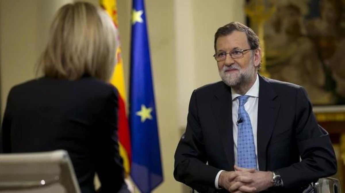 El presidente del Gobierno en funciones, Mariano Rajoy, durante la entrevista que le ha realizado este miércoles Susana Griso para Antena 3. El presidente del Gobierno en funciones, Mariano Rajoy, durante la entrevista que le ha realizado este miércoles Susana Griso para Antena 3.