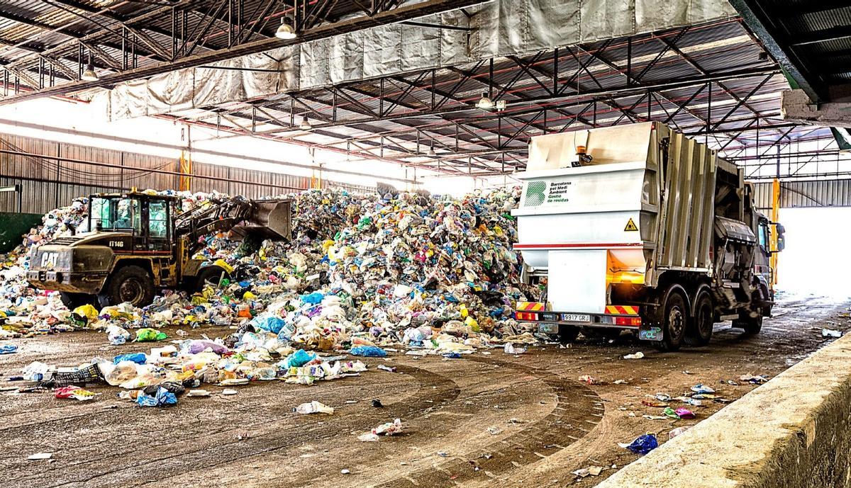 La planta de selecció de residus de Gavà-Viladecans de l’AMB processarà un 40% més d’envasos lleugers