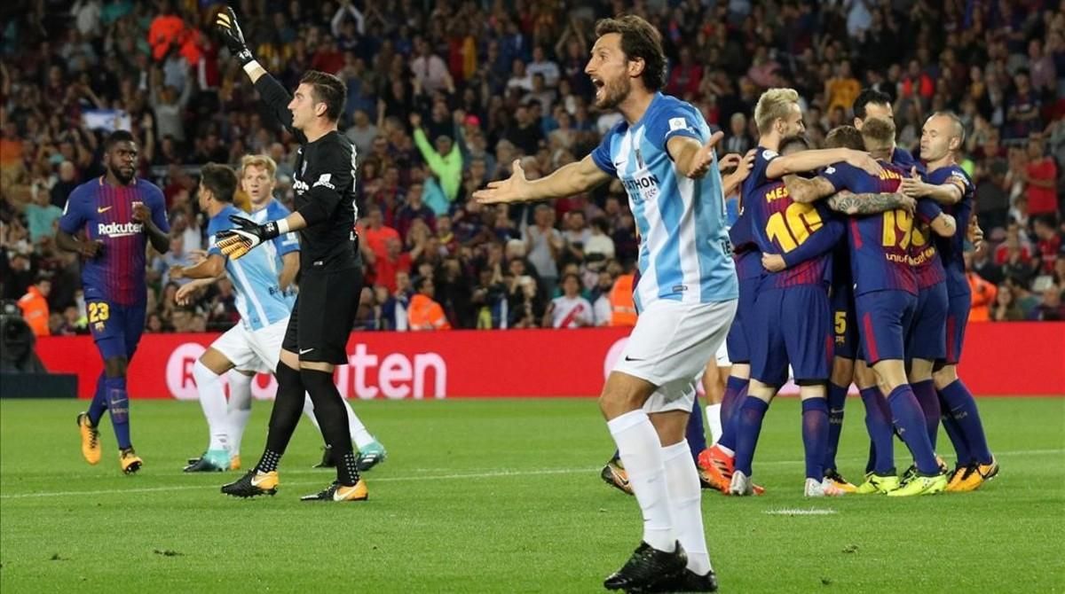 Deulofeu y sus compañeros celebran el polémico 1-0. Deulofeu y sus compañeros celebran el polémico 1-0.