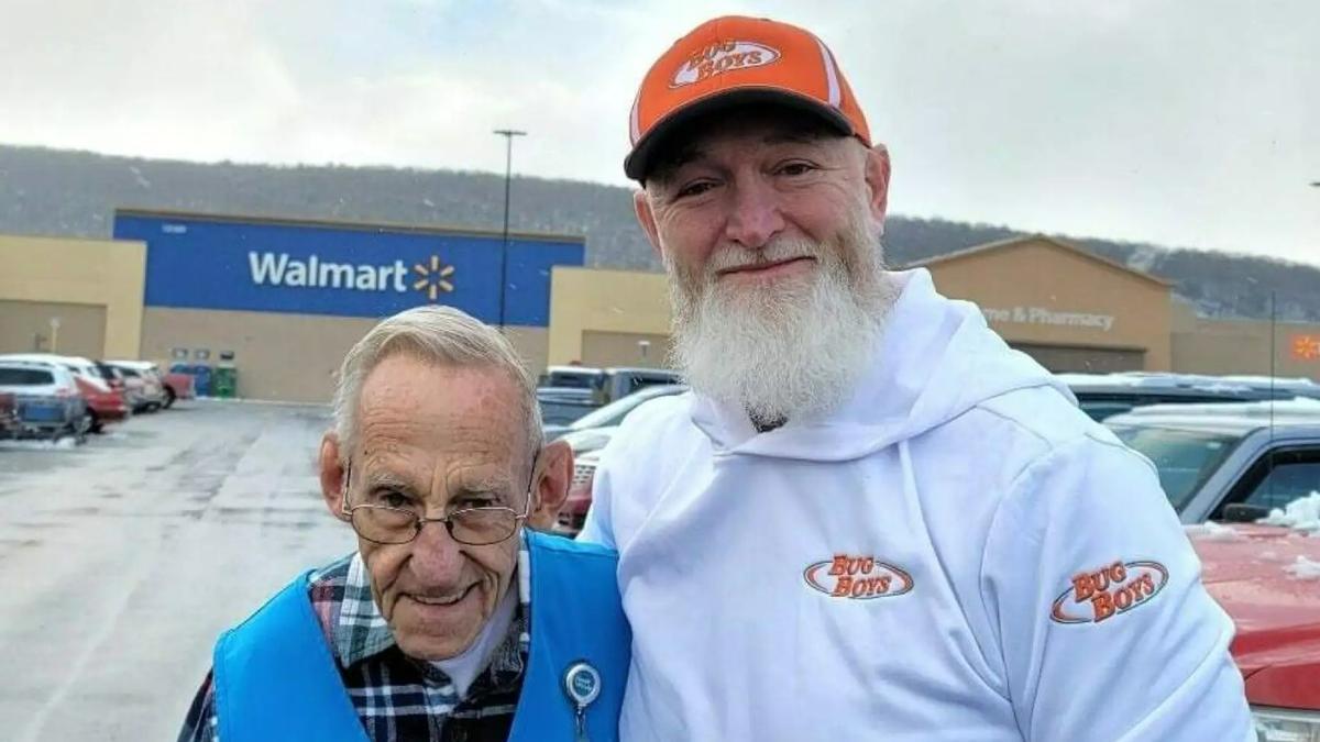 Un caixer de 82 anys aconsegueix jubilar-se gràcies a aquest sorprenent acte de bondat