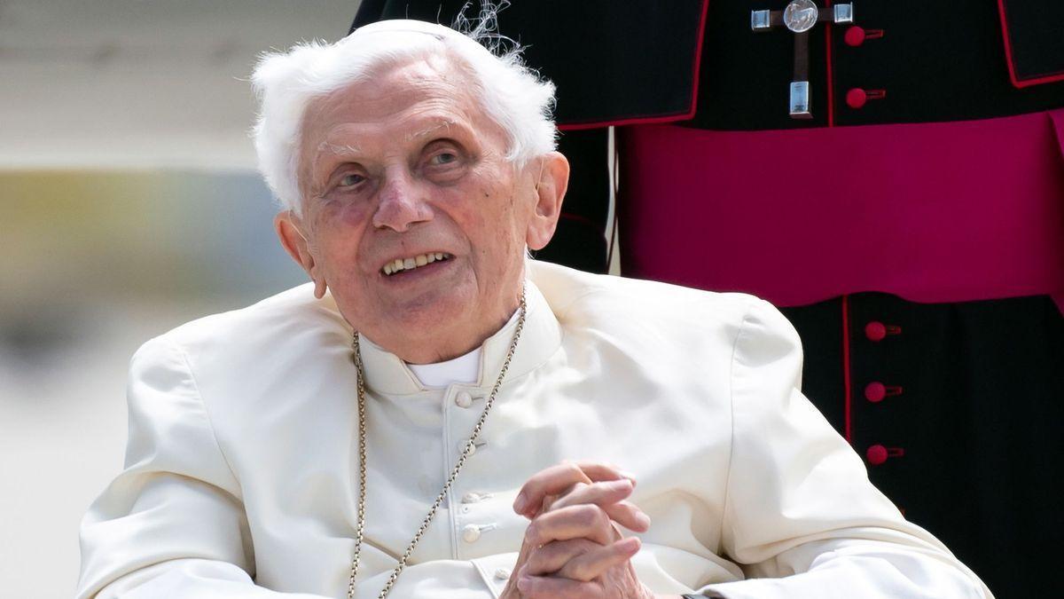 Benedicto XVI pide perdón a las víctimas de abusos: "Siento vergüenza y dolor"