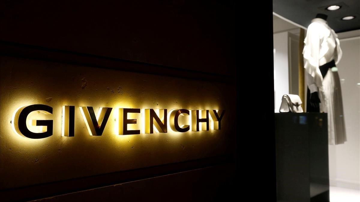 ’Boutique’ Givenchy de París. ’Boutique’ Givenchy de París.
