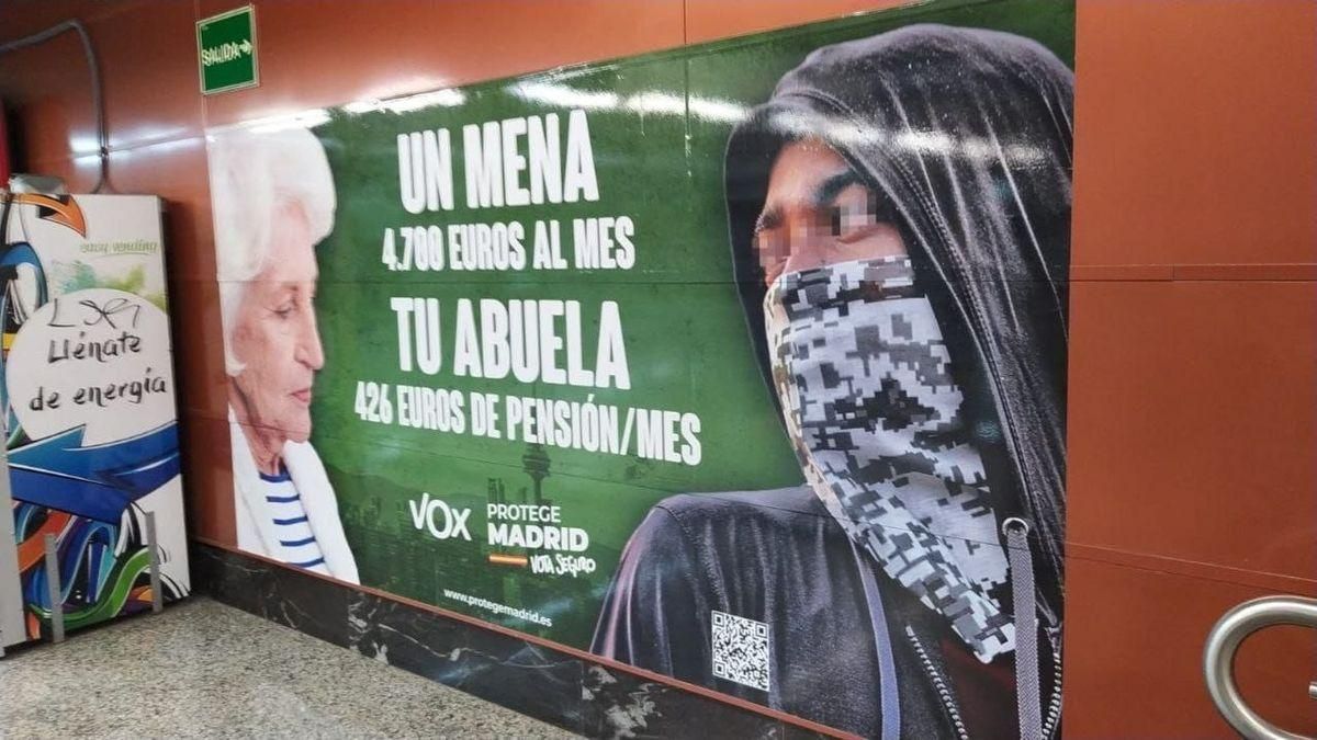 El cartel de Vox contra los menas en el metro de Madrid, durante la campaña para las autonómicas. El cartel de Vox contra los menas en el metro de Madrid, durante la campaña para las autonómicas.