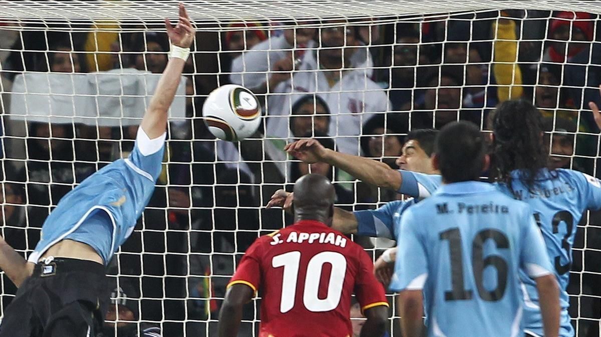 La histórica ’mano de Dios’ de Luis Suárez en el Mundial de Sudáfrica. La histórica ’mano de Dios’ de Luis Suárez en el Mundial de Sudáfrica.
