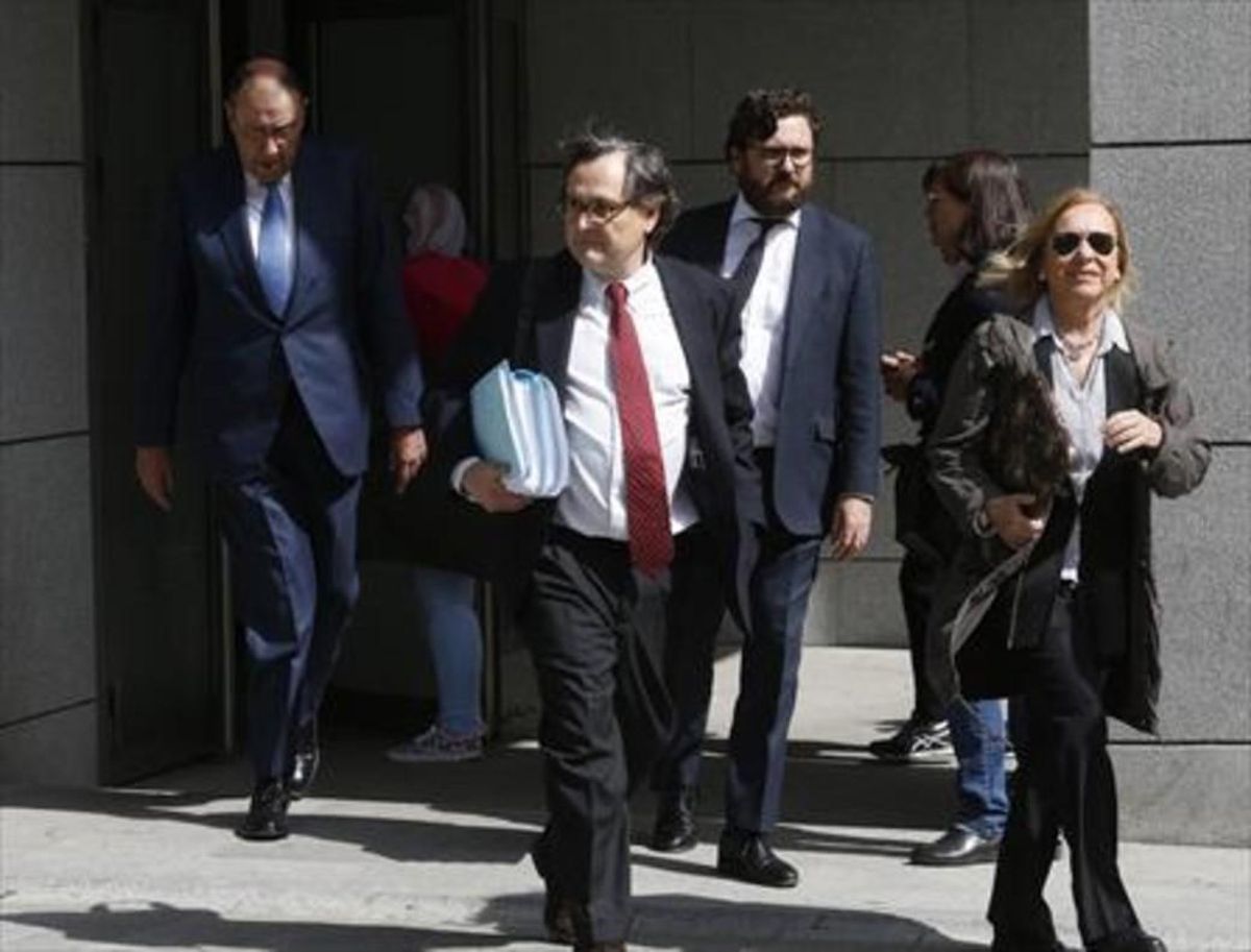 Francisco Marhuenda, tras declarar ante el juez de la Audiencia Nacional Eloy Velasco por coacciones a Cifuentes. Francisco Marhuenda, tras declarar ante el juez de la Audiencia Nacional Eloy Velasco por coacciones a Cifuentes.
