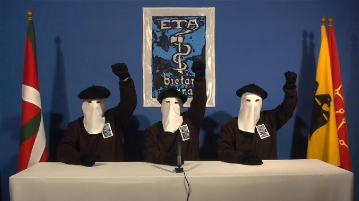 Miembros de ETA en una imagen de archivo.