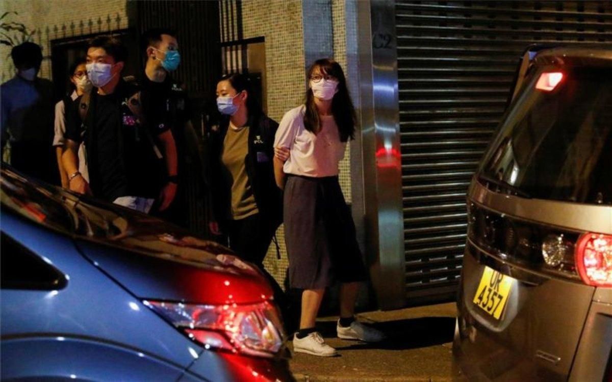 Agnes Chow es detenida por la policía de Hong Kong. Agnes Chow es detenida por la policía de Hong Kong.