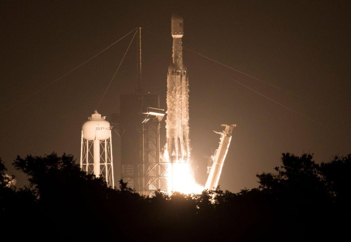 Lanzamiento del cohete Falcon Heavy, con 24 satélites a bordo, este 25 de junio en Florida. Lanzamiento del cohete Falcon Heavy, con 24 satélites a bordo, este 25 de junio en Florida.