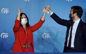 Isabel Díaz Ayuso y Pablo Casado, en la sede del PP.