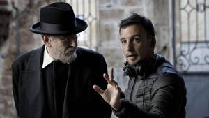 Alejandro Amenábar, con Karra Elejalde caracterizado como Miguel de Unamuno, durante el rodaje de ’Mientras dure la guerra’.