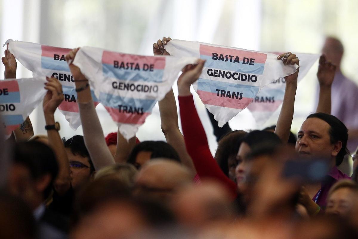 Manifestación por los derechos trans en Medellín, Colombia.