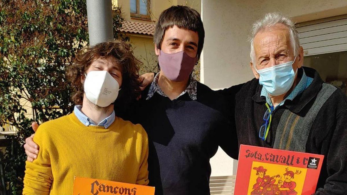 Dos miembros del grupo Fetus con Jaume Arnella Dos miembros del grupo Fetus con Jaume Arnella