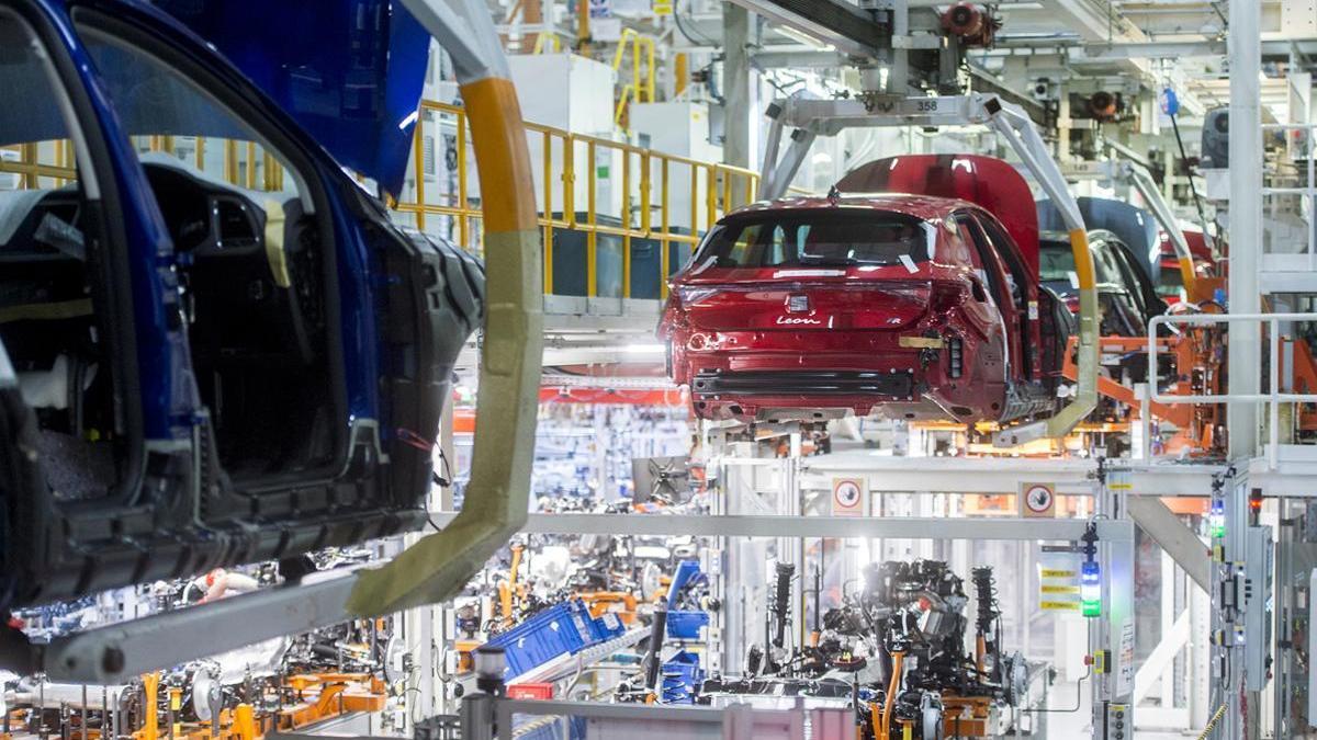El automóvil español generó un superávit comercial de 16.457 millones de euros en 2022