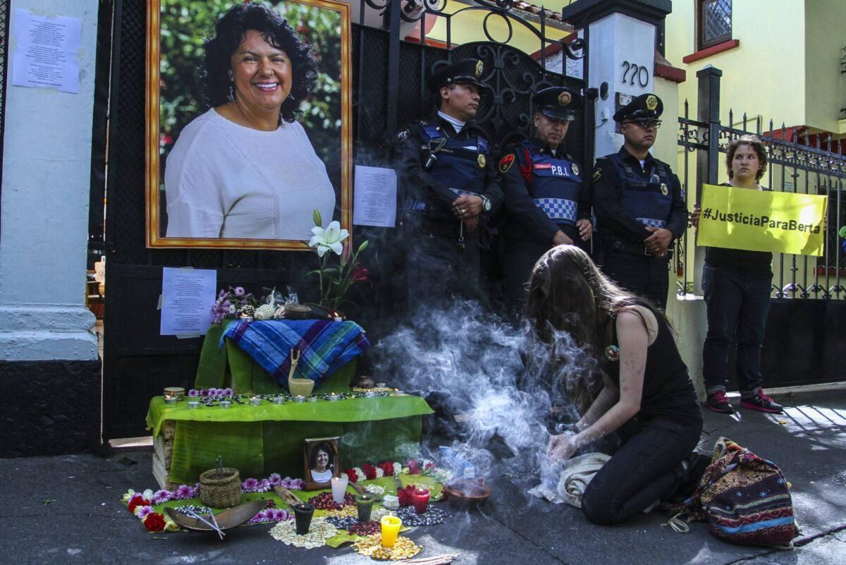 227 ecologistas fueron asesinados en el mundo en 2020 227 ecologistas fueron asesinados en el mundo en 2020