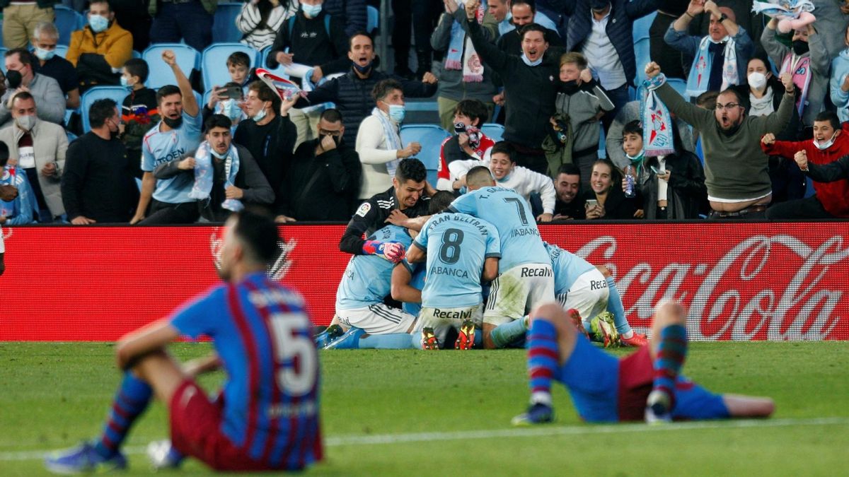 Los jugadores del Celta celebran el tercer gol de su equipo ante el Barça durante el partido de LaLiga de este sábado en el estadio de Balaídos, en Vigo. Los jugadores del Celta celebran el tercer gol de su equipo ante el Barça durante el partido de LaLiga de este sábado en el estadio de Balaídos, en Vigo.