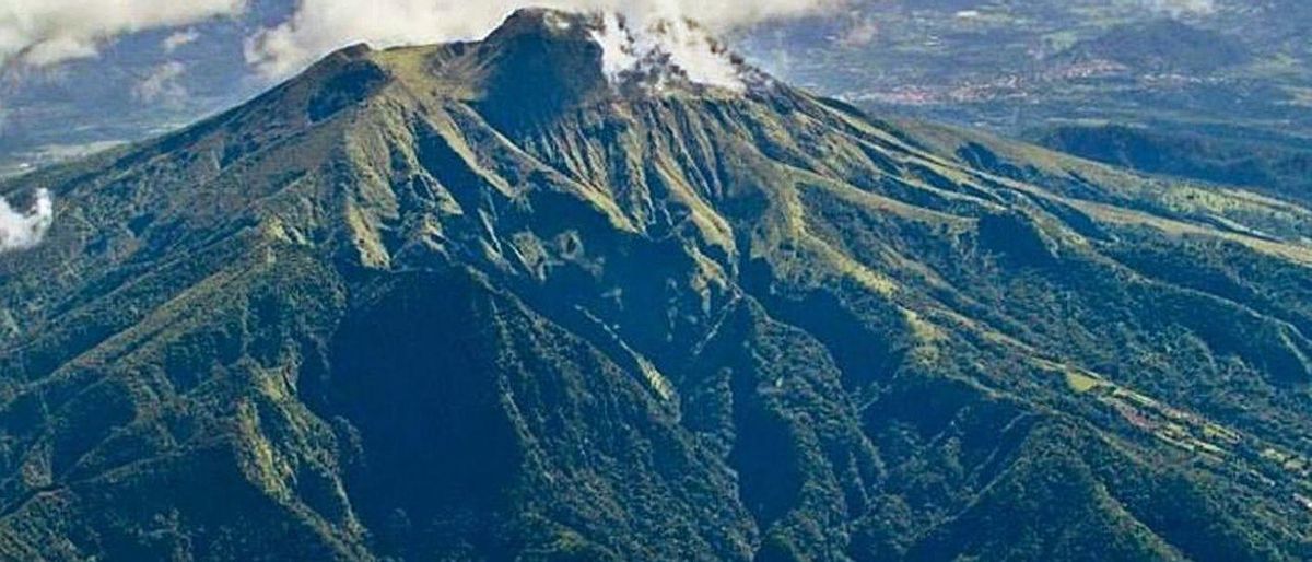 Volcán Mont-Peelé en la Martinica Volcán Mont-Peelé en la Martinica
