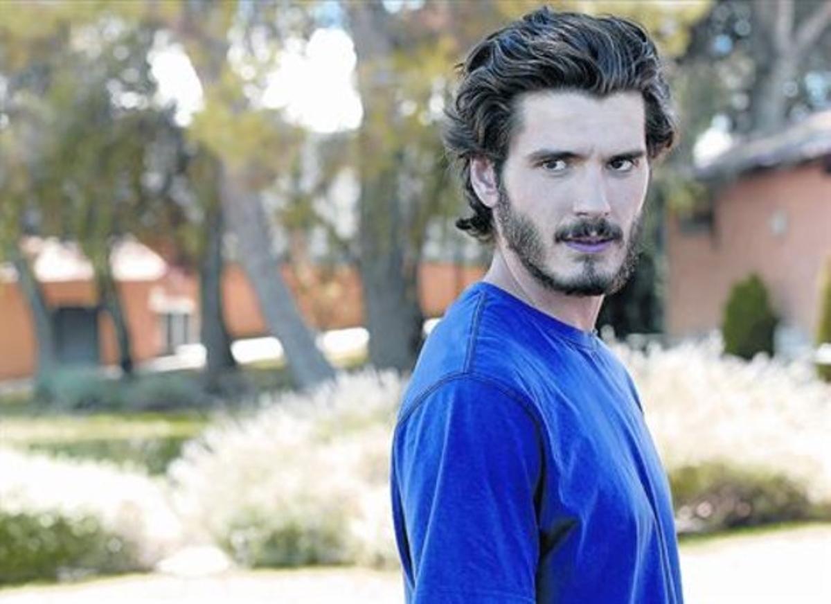El actor Yon González, en una imagen de la serie ’Bajo sospecha’, en la que interpreta a un policía. El actor Yon González, en una imagen de la serie ’Bajo sospecha’, en la que interpreta a un policía.