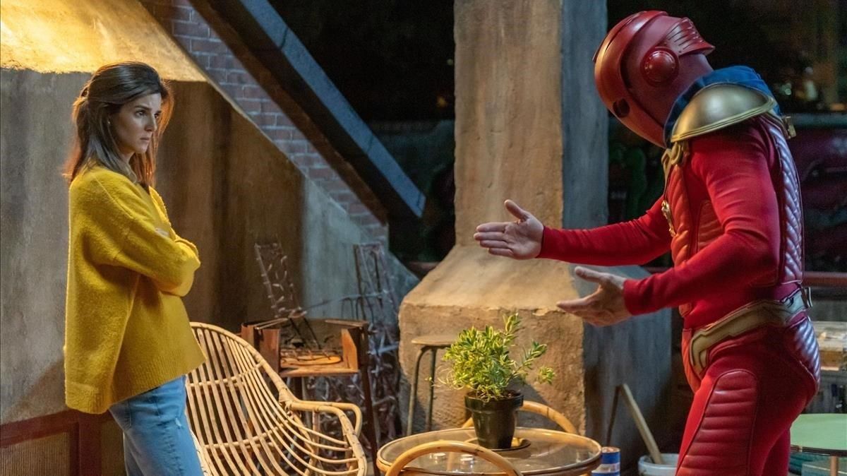 Clara Lago y Quim Gutiérrez, en ’El vecino’, de Netflix. Clara Lago y Quim Gutiérrez, en ’El vecino’, de Netflix.