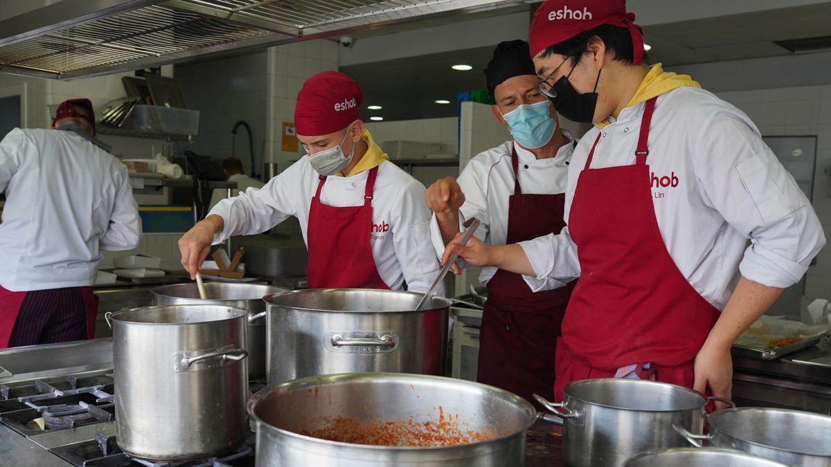 La reactivació de la restauració xoca amb la falta de personal a Barcelona La reactivació de la restauració xoca amb la falta de personal a Barcelona