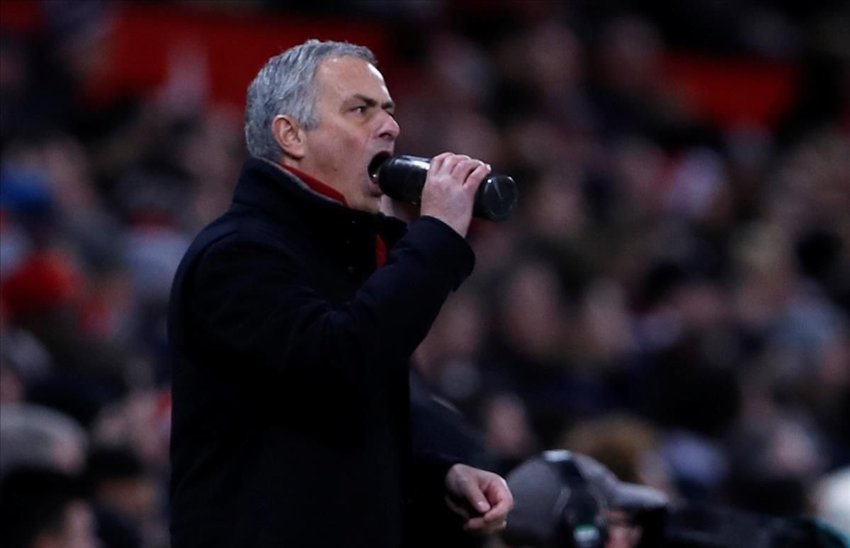 El United de Mourinho no deixa de donar facilitats al City El United de Mourinho no deixa de donar facilitats al City