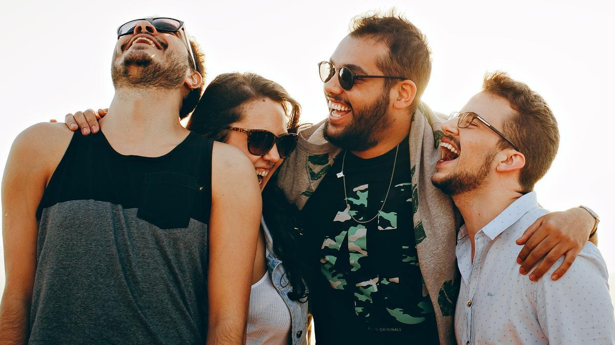 Por qué no es bueno hacer amigos en el trabajo, según los psicólogos
