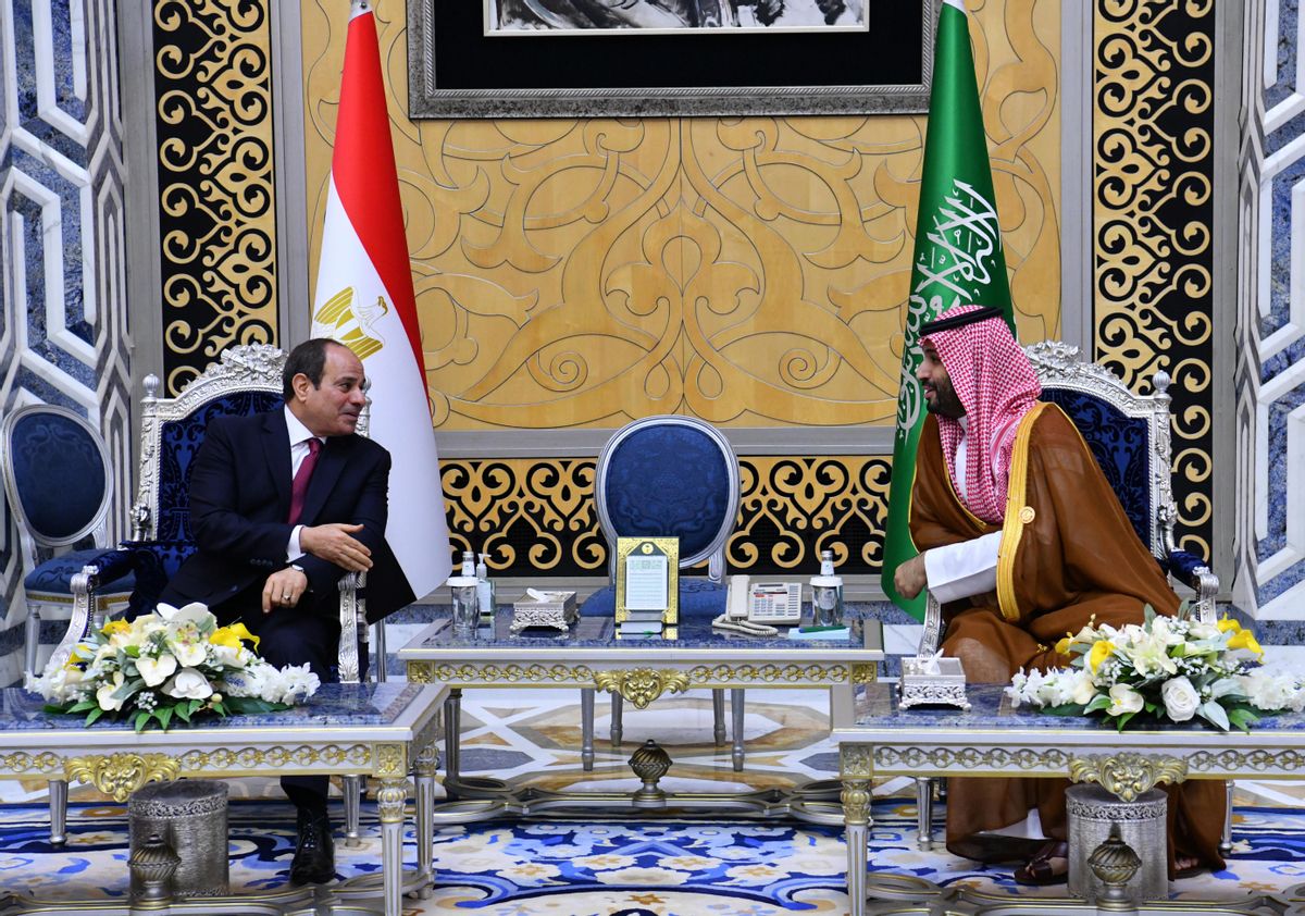 El presidente egipto Abdel Fattah al-Sisi y Bin Salmán, el príncipe heredero de Arabia Saudita. El presidente egipto Abdel Fattah al-Sisi y Bin Salmán, el príncipe heredero de Arabia Saudita.