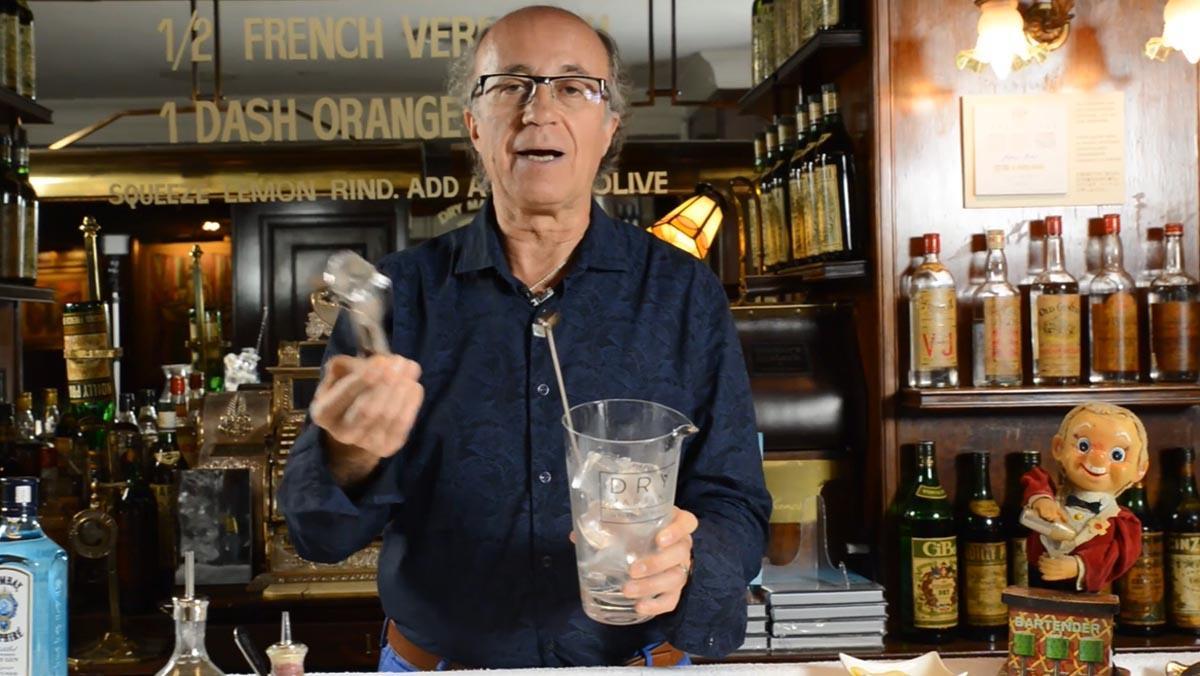 Javier de las Muelas t’ensenya a fer un Dry Martini espectacular.