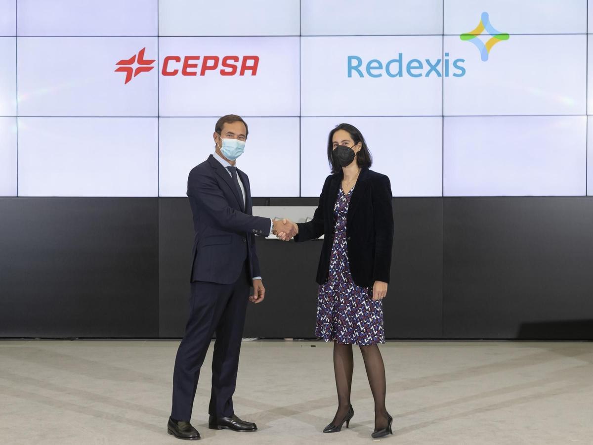 Cepsa y Redexis impulsan la primera red de energía fotovoltaica en sus gasolineras en Europa