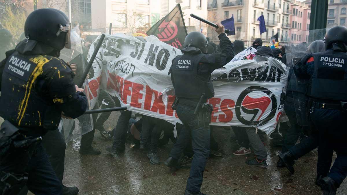 Cargas en Girona en un acto antifascista contra Vox