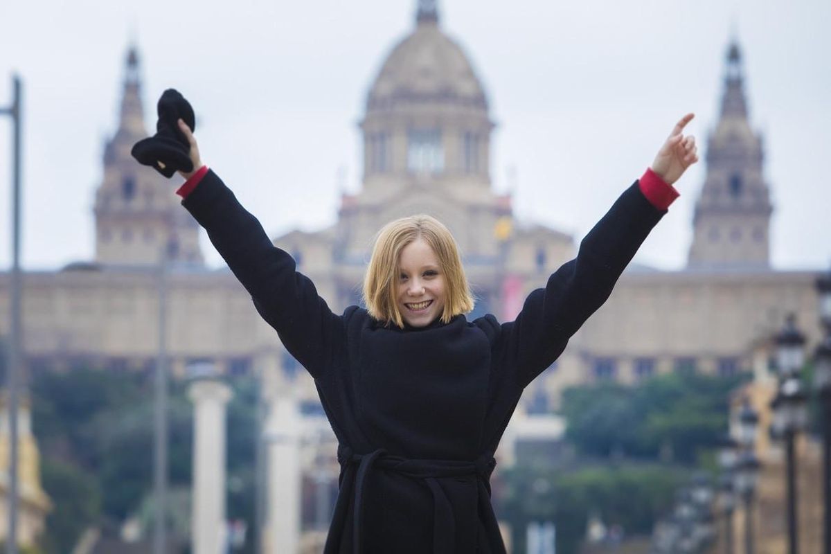 Laia Manzanares, en la avenida de la reina Maria Cristina, con el Palau Nacional al fondo.