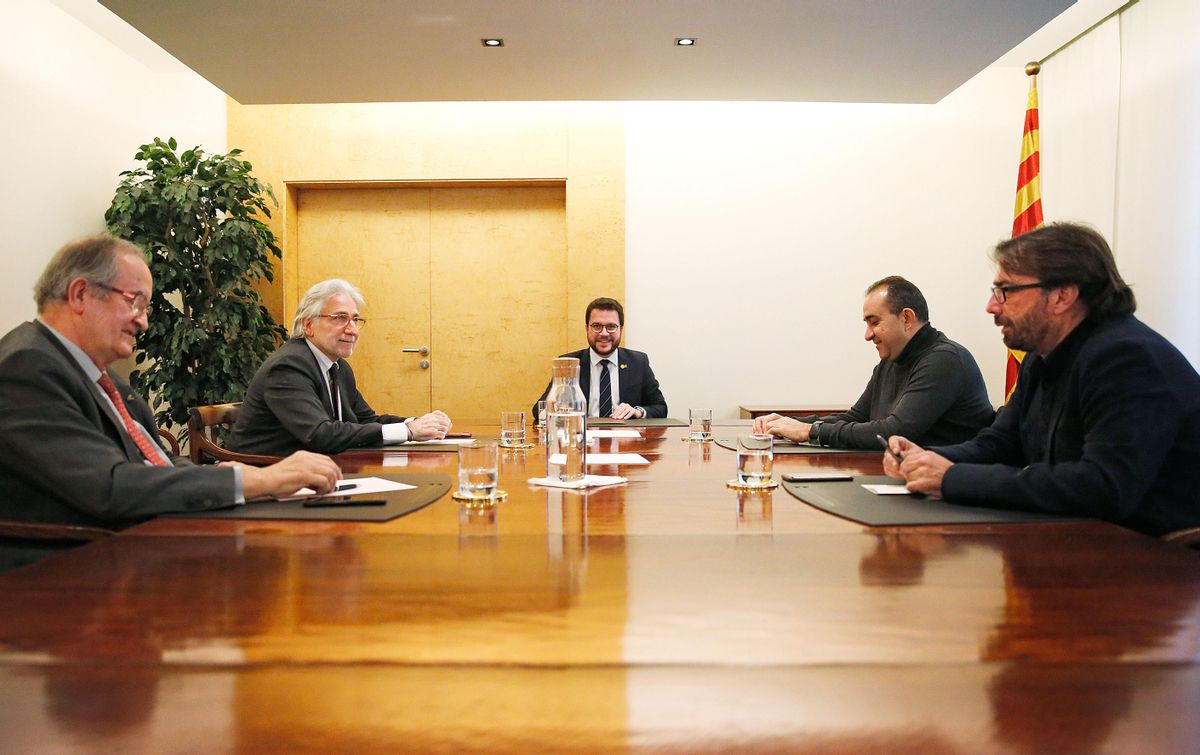 Les patronals i els sindicats exigeixen al Govern no posposar les eleccions del 14-F Les patronals i els sindicats exigeixen al Govern no posposar les eleccions del 14-F