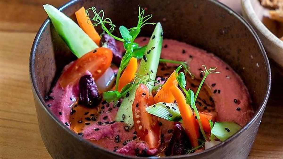 Un hummus diferent: de remolatxa amb ‘crudités’ Un hummus diferent: de remolatxa amb ‘crudités’