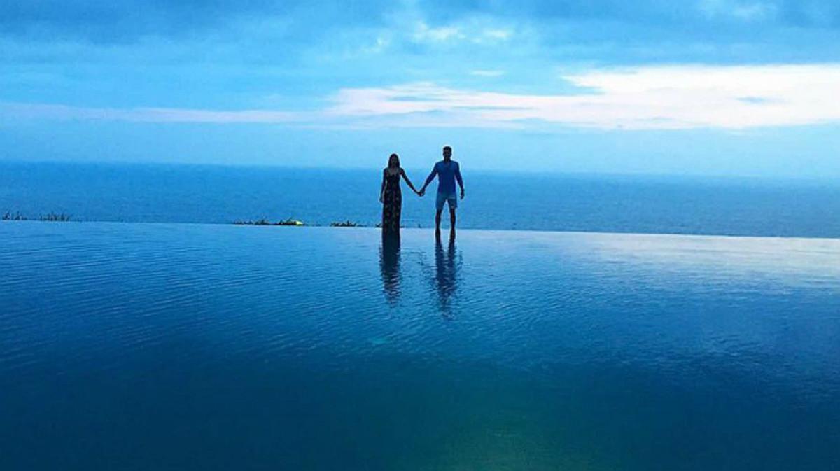 Bartra y su ya esposa Melissa, en un paraje paradisíaco de la isla de Bali, este lunes.