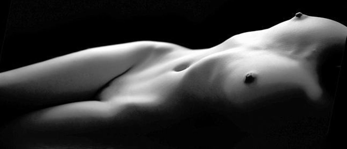 Patró hegemònic 8 La simbologia preponderant del bust femení que promou avui la indústria cultural és infinitament més sexual que maternal o de fertilitat. Patró hegemònic 8 La simbologia preponderant del bust femení que promou avui la indústria cultural és infinitament més sexual que maternal o de fertilitat.