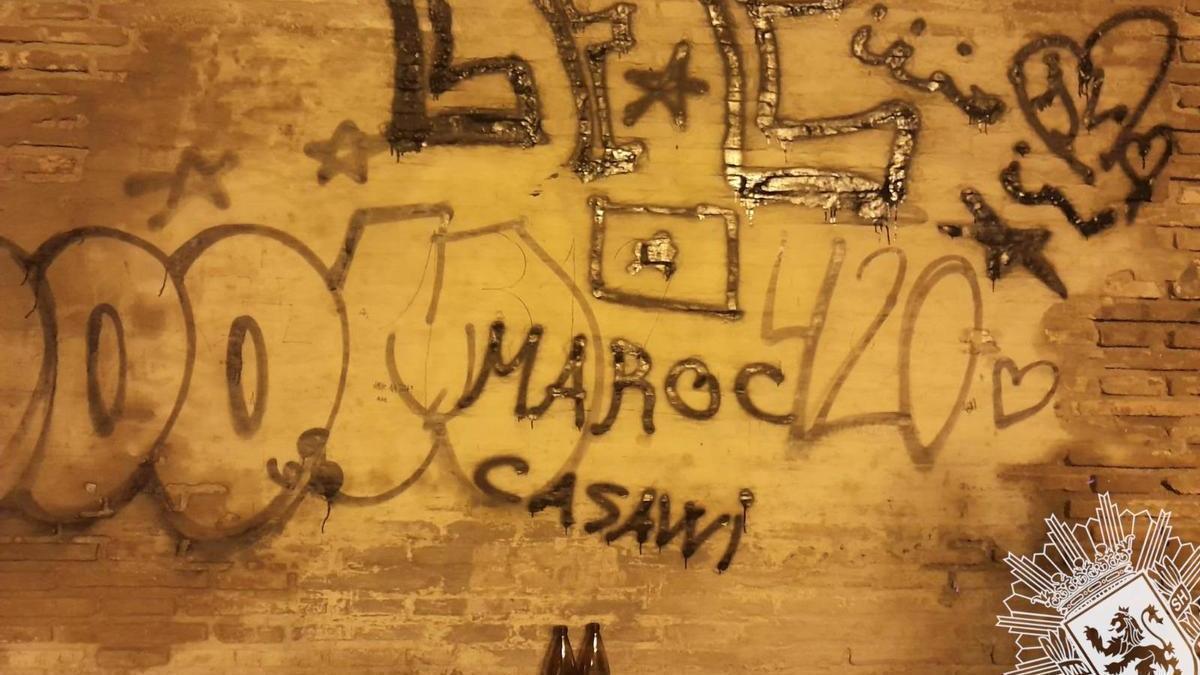 Un detenido por unos grafitis a favor de Marruecos en la fachada de una catedral de Zaragoza