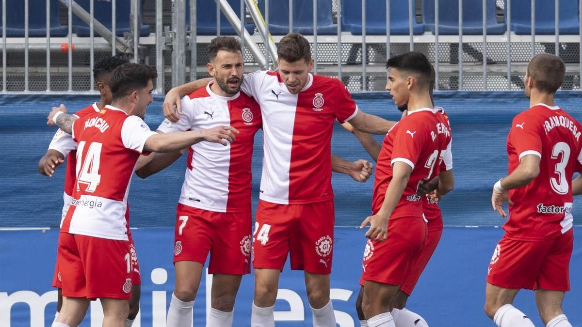 Monchu, Bárcenas, Gumbau, Terrats y Franquesa felicitan a Stuani tras su gol. Monchu, Bárcenas, Gumbau, Terrats y Franquesa felicitan a Stuani tras su gol.