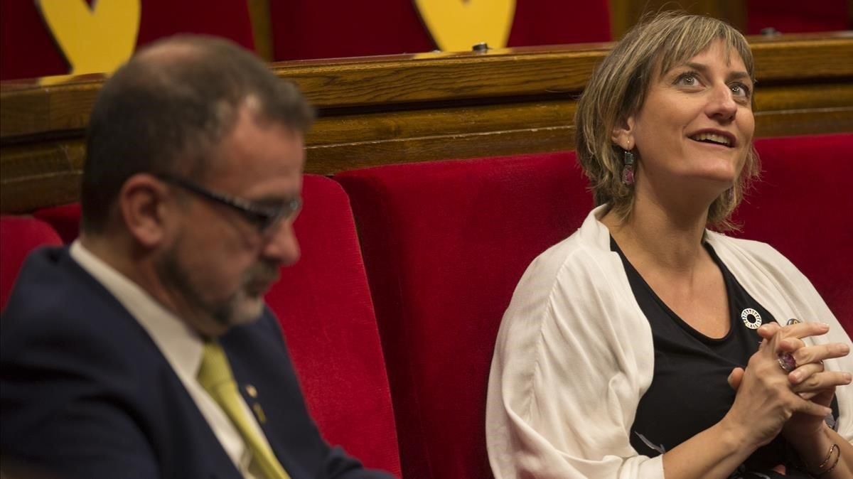 El ’conseller’ de Acción Exterior, Relaciones Institucionales y Transparencia, Alfred Bosch, y la ’consellera’ de Salut Alba Vergés, el pasado mayo en el Parlament. El ’conseller’ de Acción Exterior, Relaciones Institucionales y Transparencia, Alfred Bosch, y la ’consellera’ de Salut Alba Vergés, el pasado mayo en el Parlament.