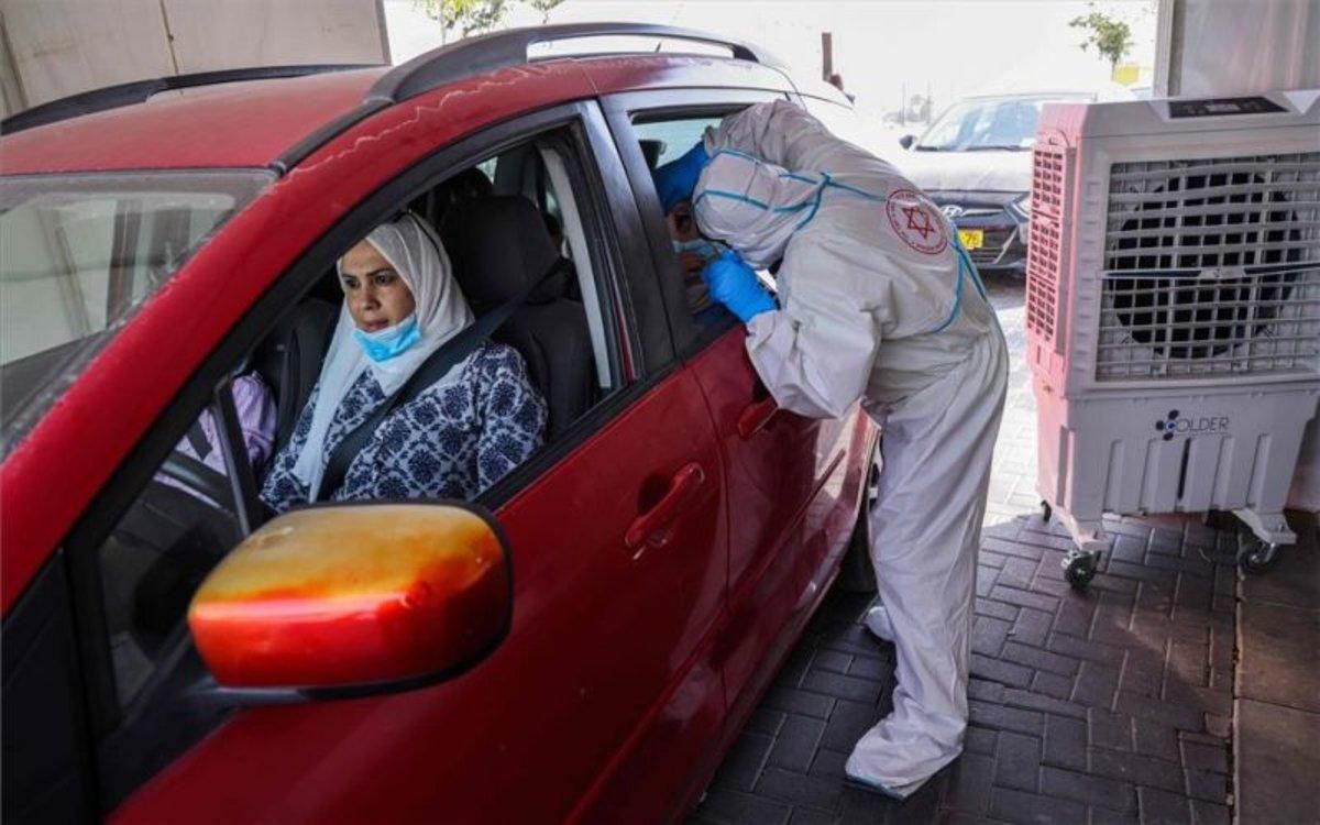 Personal médico en Israel realiza pruebas de COVID-19. Personal médico en Israel realiza pruebas de COVID-19.