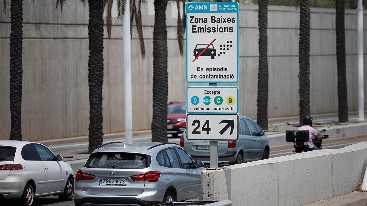 Barcelona rebaixa les restriccions de la zona de baixes emissions