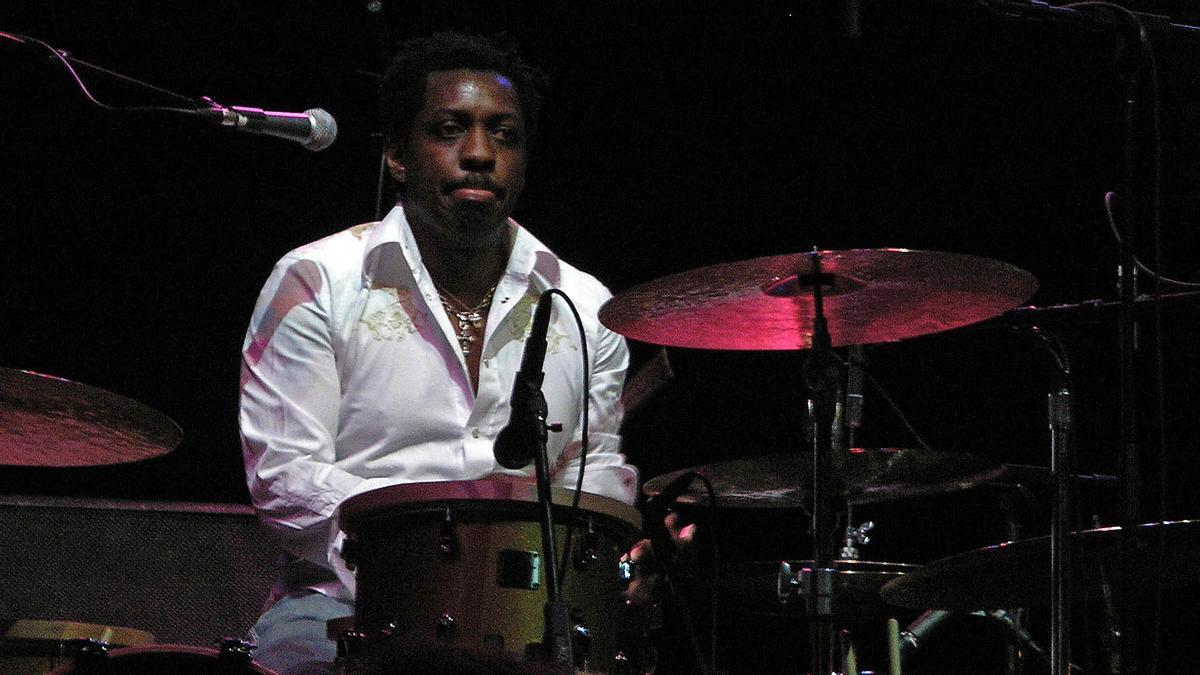 Steve Jordan, tocando con el John Mayer Trio en 2006. Steve Jordan, tocando con el John Mayer Trio en 2006.