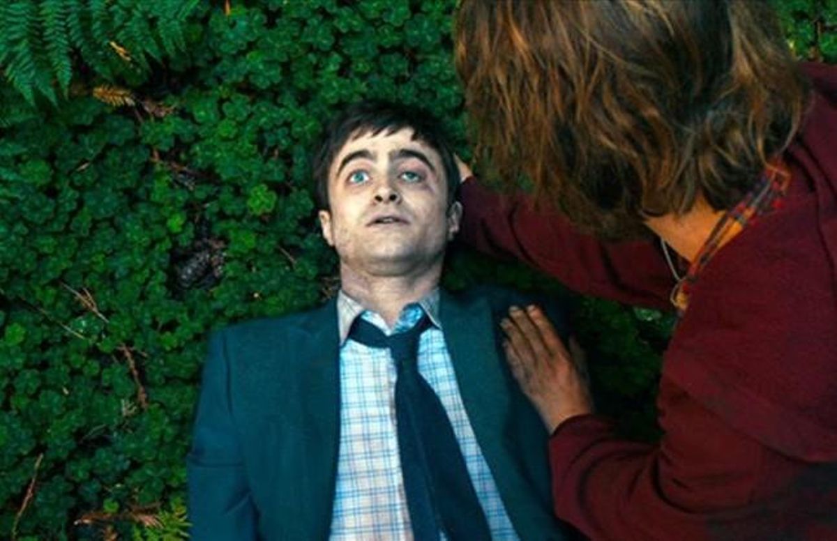 Daniel Radcliffe, en un fotograma de ’Swiss army man’, premio del público en el Americana. Daniel Radcliffe, en un fotograma de ’Swiss army man’, premio del público en el Americana.