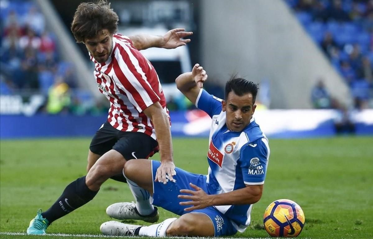 Yeray pugna con Jurado en la visita del Athletic al Espanyol el pasado mes de noviembre. Yeray pugna con Jurado en la visita del Athletic al Espanyol el pasado mes de noviembre.