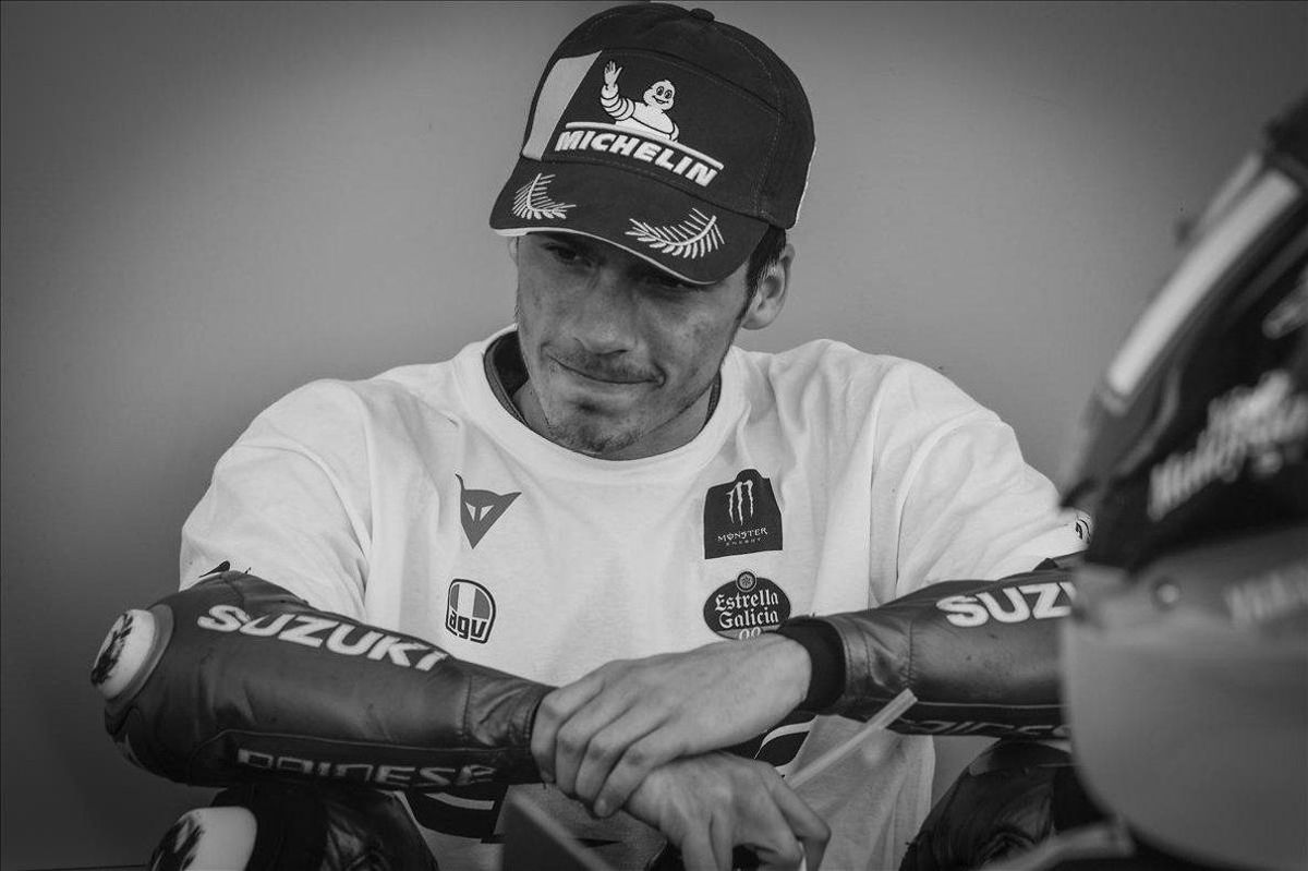 Joan MIr, emocionado, poco después de sellar su victoria en el Mundial y antes de subir al podio Joan MIr, emocionado, poco después de sellar su victoria en el Mundial y antes de subir al podio